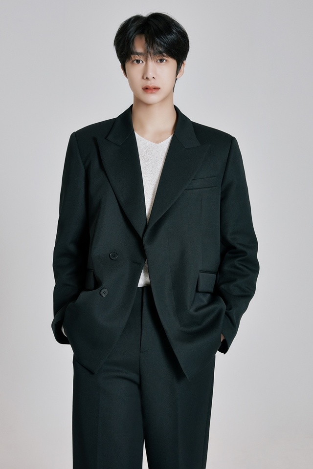 <b>몬스타엑스 형원</b>, ‘ASEA 2025’ MC 낙점...전역 후 첫 공식석상