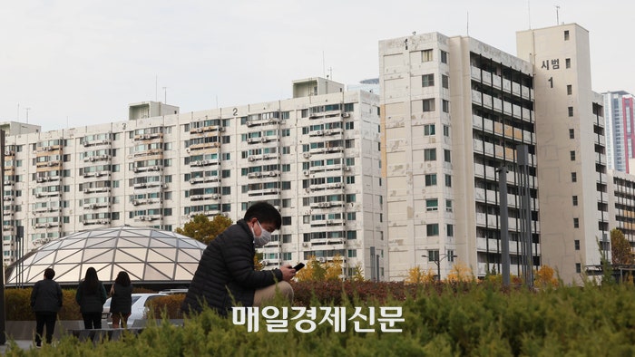 4,080,000,000원…토허제 <b>아파트</b> 경매서 또 신고가, 이번엔 여의도