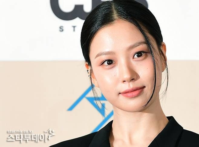 ‘<b>학폭 의혹</b>’ 휩싸인 대세 여배우…소속사는 즉각 <b>부인</b>
