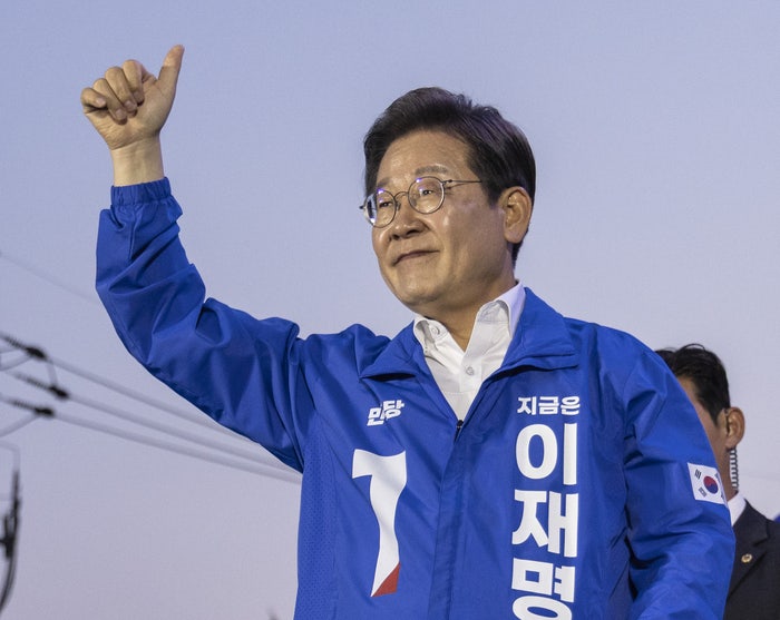 <b>이재명</b>, <b>검정고시 동문</b>에 지지 호소 “투표로 세상 바꿀 기회”