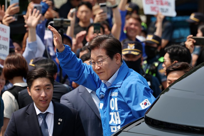 <b>이재명</b> “지역화폐는 노벨평화상감”