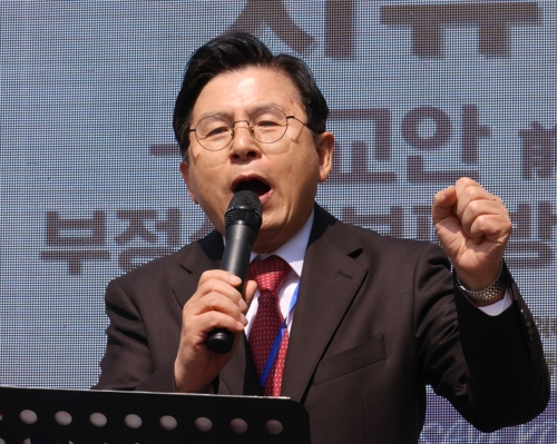 무소속 황교안, 대선 후보 사퇴…국민의힘 <b>김문수 지지</b>