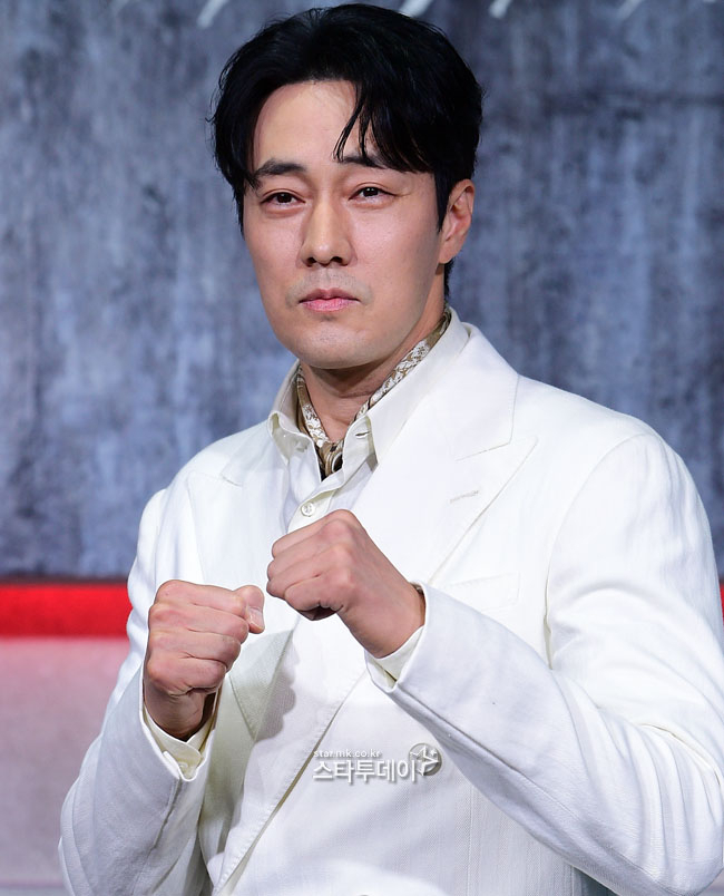 ‘<b>광장</b>’ <b>소지섭</b> “13년 만 <b>액션</b>…말보단 눈빛·행동 중요”