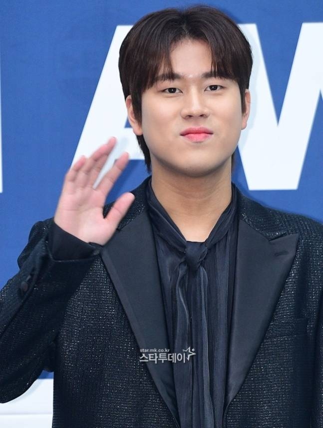 <b>이무진 갑질 피해</b>에...소속사 “매우 유감, 강경 대응할 것”