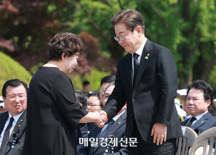 李<b>대통령</b> “보훈은 헌신에 대한 최소한 예우…안전한 나라 만들 것”