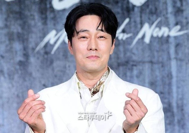 “협찬 아냐”...<b>소지섭</b>, ‘<b>광장</b>’ 팀에 금 선물한 이유