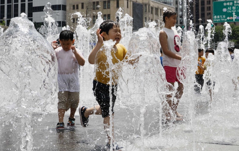 [포토] 무더위 날리는 시원한 물놀이