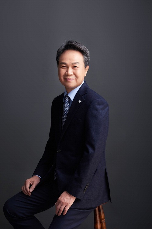 [금융라운지] 진옥동의 특명 "모든 임원 AI 교육 받아라"