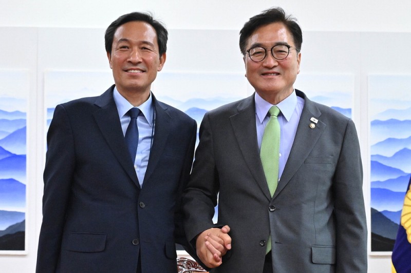 [포토] 손 꼭잡은 禹의장·禹정무수석