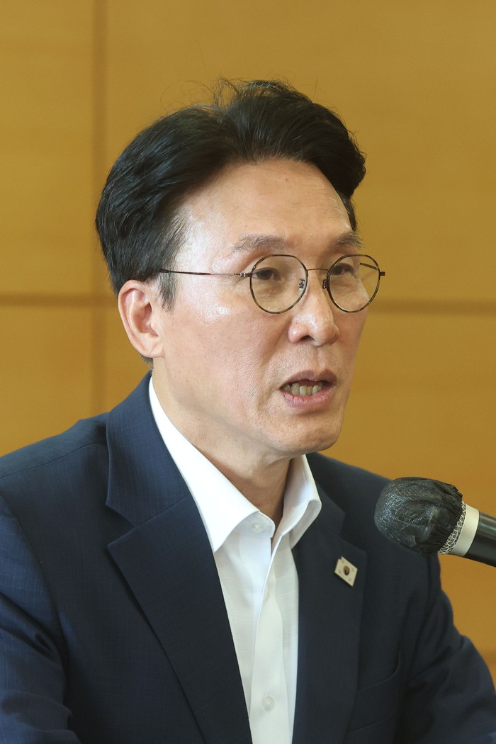 <b>김민석</b> “세금 압박에 돈 빌려…전처 청문회 부르겠다는 냉혹함에 무기...