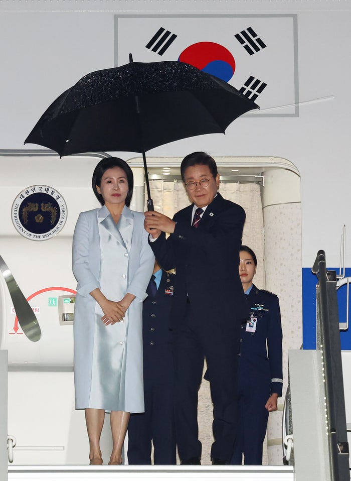 [속보] 李대통령 <b>나토</b><b>회의</b> 안간다…중동 정세 급변 영향