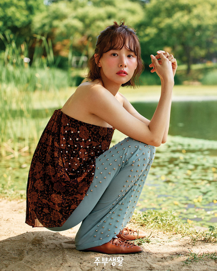 <b>조윤희</b> “딸 로아가 1순위인 삶, 뿌듯”[화보]
