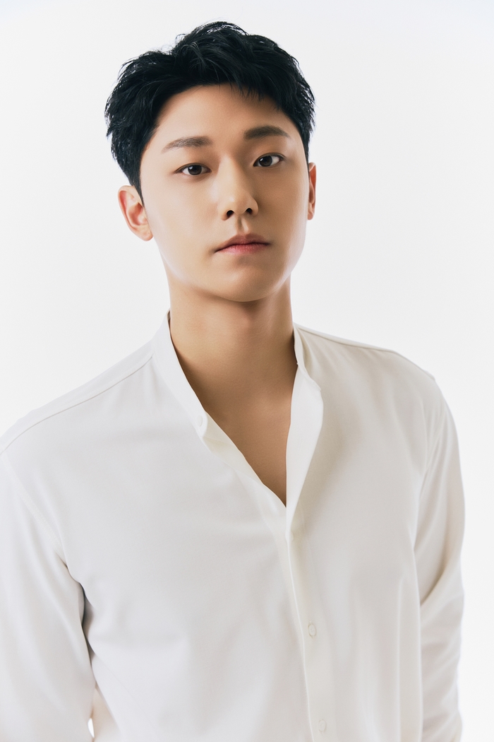 이도현, 전역 후 홍자매 재회...‘<b>그랜드 갤럭시 호텔</b>’ 출연 확정