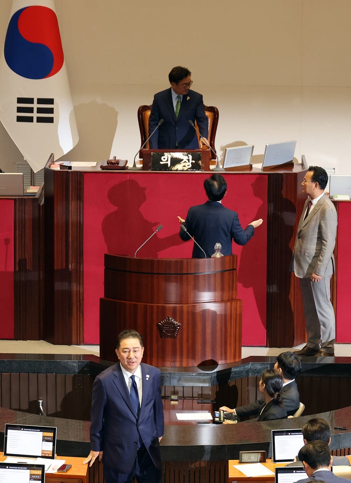 여당, 국회 <b>법사</b>·예결·문체·운영<b>위원장</b> 단독 <b>선출</b>…국힘은 ‘보이콧...