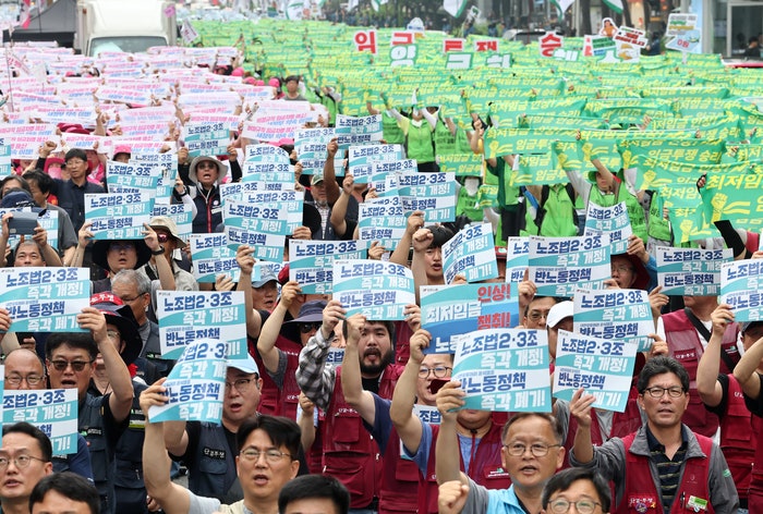 <b>민주노총 최저임금 인상</b> 요구 도심 집회