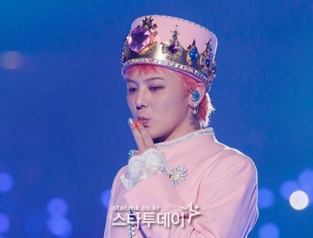 “슈퍼스타가 불러서 왔다” <b>지드래곤</b>, 12년만 ‘<b>싸이 흠뻑쇼</b>’ <b>출격</b>