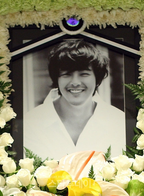 故 <b>박용하</b>, 오늘(30일) <b>15주기</b>…여전히 그리운 별