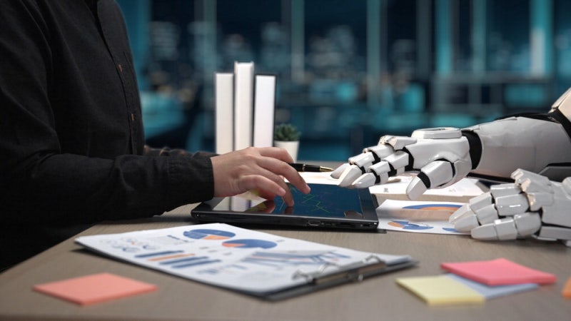 "일단 써봐" 대신 "이렇게 써라" 인공지능과 협업, 전략이 중요 [Cover Story]