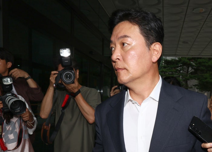 [속보] <b>김성훈 전 경호처 차장</b> 내란특검 출석