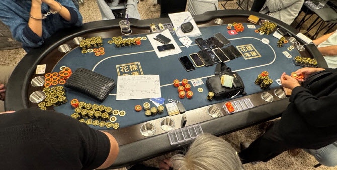 [단독] 주택가까지 침투한 홀덤펍 … 단속 피해 수십억 도박판