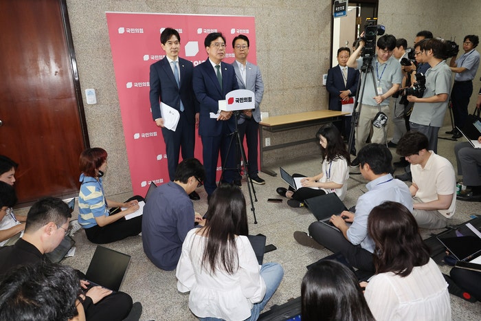 [속보] <b>국민의힘</b> <b>혁신위원장</b> <b>윤희숙</b>·전대 선관<b>위원장</b> 황우여