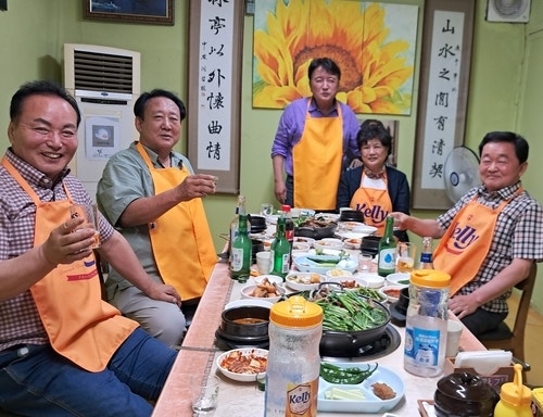 ‘<b>오송 참사</b> 주간’ <b>음주</b> 자제하라더니…충북도지사, 시의원과 술자리...