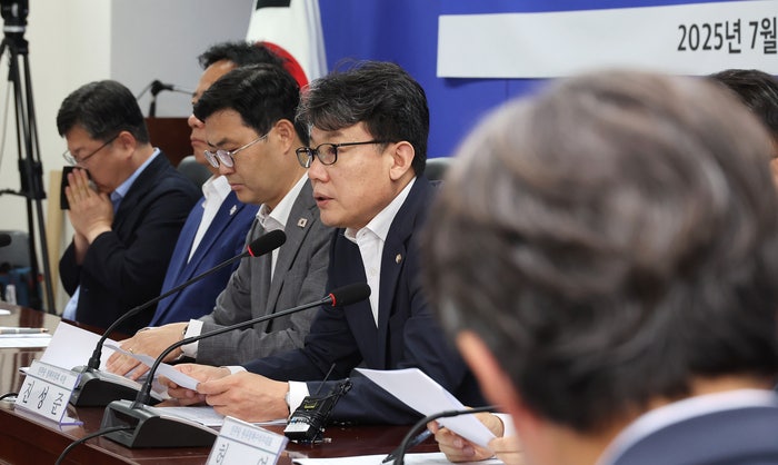 올 여름엔 <b>전기요금</b> 폭탄 안 맞을까 …당정 “7~8월 <b>누진제</b> 구간 <b>완화</b>”