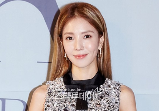 <b>보아</b>, <b>급성 골괴사</b> 진단에 8월 콘서트 취소[전문]