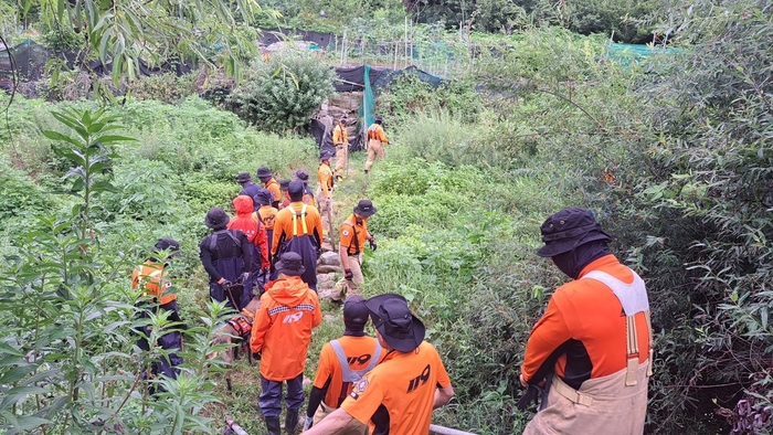 실종 치매 노인 수색 작업. [사진 출처 = 경기도북부소방재난본부, 연합뉴스]