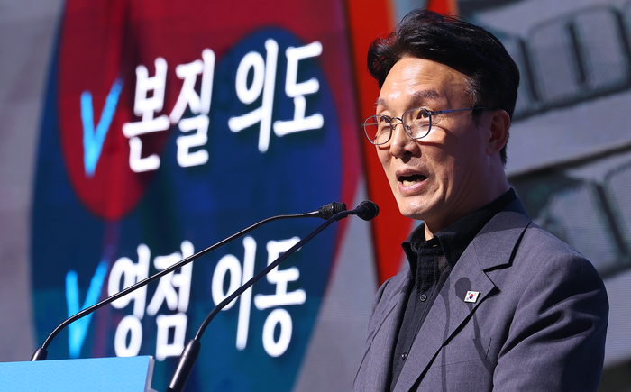 김민석 국무총리가 16일 경북 경주시 라한셀렉트 호텔에서 열린 제48회 대한상공회의소 하계포럼에 참석해 기조연설을 하고 있다. [사진 출처 = 연합뉴스]