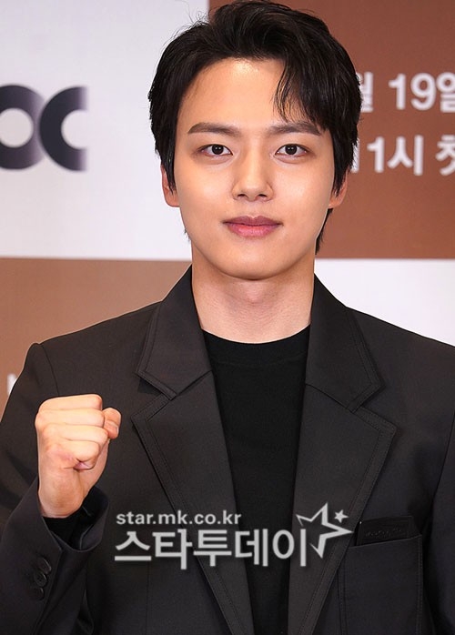 <b>여진구</b>, ‘19금 <b>계정</b>’ <b>팔로우</b> 해명 “직원이 <b>계정</b> 관리”