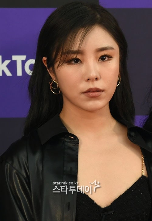<b>마마무 휘인</b>, <b>위드어스</b>에 새 둥지...에이핑크와 한솥밥 [공식]