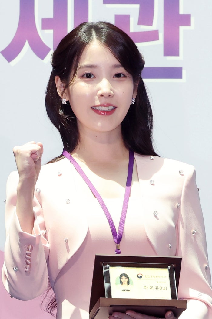 <b>아이유</b>, <b>인천공항세관 홍보대사</b> 됐다…뉴진스 후임