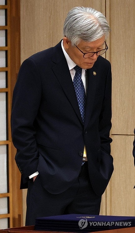 “유명해지고 있어 대단히 죄송”...과거 발언 구설수 최동석 <b>생중계</b> 된...