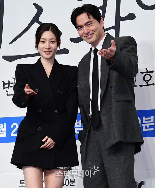 [포토] <b>이진욱</b>·<b>정채연</b>, ‘<b>에스콰이어</b>’에서 호흡