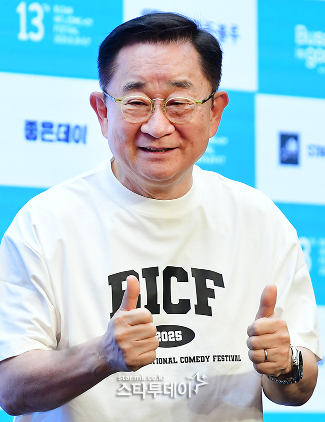 <b>이홍렬</b>, 남보원→이주일 부르다 울컥 “후배들 자랑하고픈데”(‘부코...