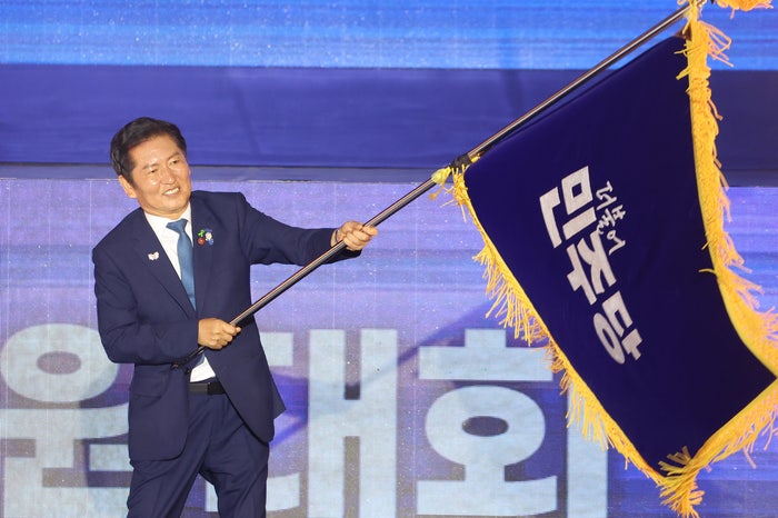 당 대표 되자마자…<b>정청래</b> “검찰·언론·사법개혁 TF 곧바로 가동”