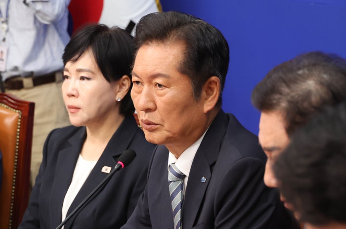 “협치보단 내란 척결 먼저” <b>정청래</b>…‘국힘 빼고’ 野 4당 만난다