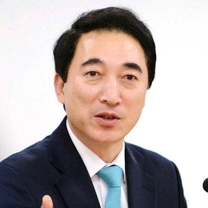 與 <b>수석대변인</b>에 <b>박수현</b>