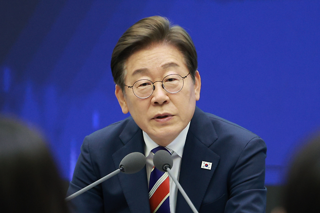 ‘휴가 끝’ 이재명 <b>대통령</b> “모든 <b>산재 사망</b>사고, 최대한 빨리 <b>직보</b>”...