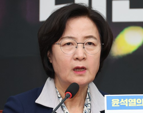 추미애, <b>광복절</b> 특사 앞두고 ‘<b>윤미향</b> <b>사면</b>’ 재차 촉구