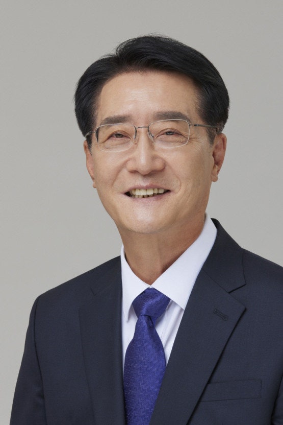 ‘햇빛연금’ <b>박우량</b> 전 <b>신안군수 사면</b>…내년 <b>군수</b> 선거 출마 선언