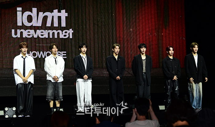 “세븐틴이 롤모델” <b>아이덴티티 유네버멧</b>, 24인 유닛 매력 이제 시작 ...