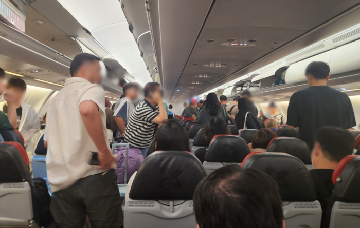 기장이 ‘인천<b>공항</b> 도착’이라고 했는데…<b>김포</b>에 <b>착륙</b>한 여객기, 무슨일...