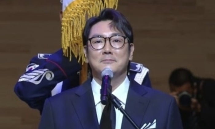 “자랑스러운 태극기 앞에”…<b>조진웅</b>, <b>광복절 경축식</b>서 맹세문 낭독