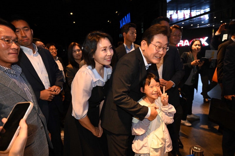 시민 119명과 영화 '독립군' 본 李