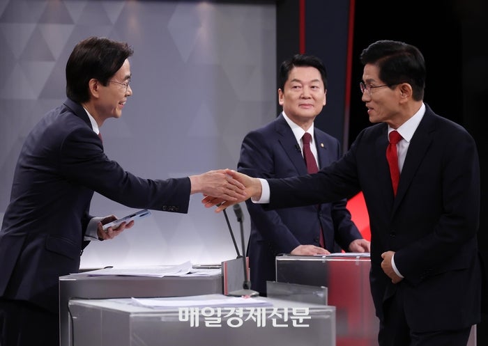 <b>안철수</b>-<b>조경태</b> 단일화 나서나…국민의힘 당대표 선거 막판 변수 ‘찬탄...