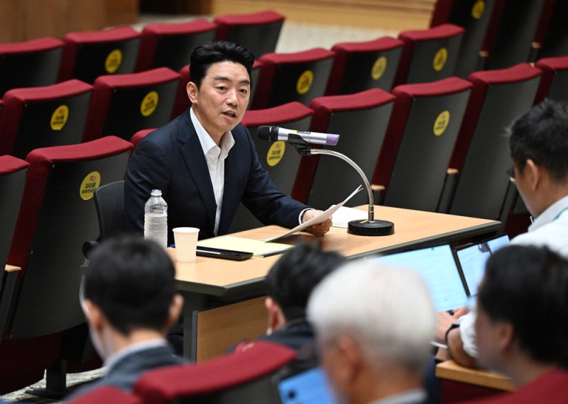 2차추경 선그은 강훈식 "국채 발행은 정해진 답"