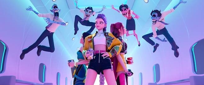 미국 달군 ‘<b>케데헌</b>’ 싱어롱, 우린 부산서 즐긴다