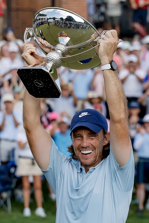 '무관의 제왕' 마침내 웃다 플리트우드 138억 '잭팟'